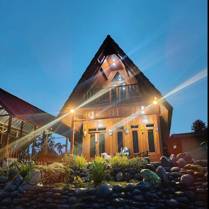 Penginapan  dimulai dari Rp 700.000.- / Malam sampai dengan Rp 1.300.000.- / Malam