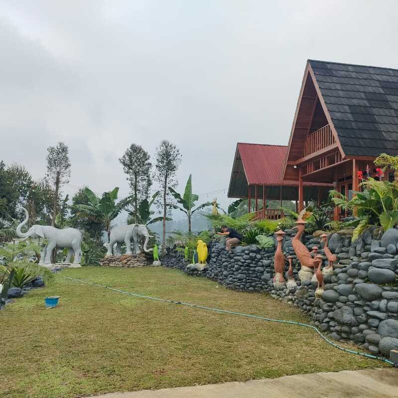 Penginapan  dimulai dari Rp 700.000.- / Malam sampai dengan Rp 1.300.000.- / Malam