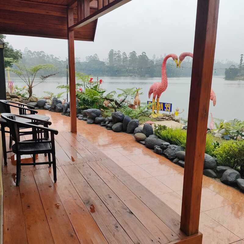 Penginapan  dimulai dari Rp 700.000.- / Malam sampai dengan Rp 1.300.000.- / Malam