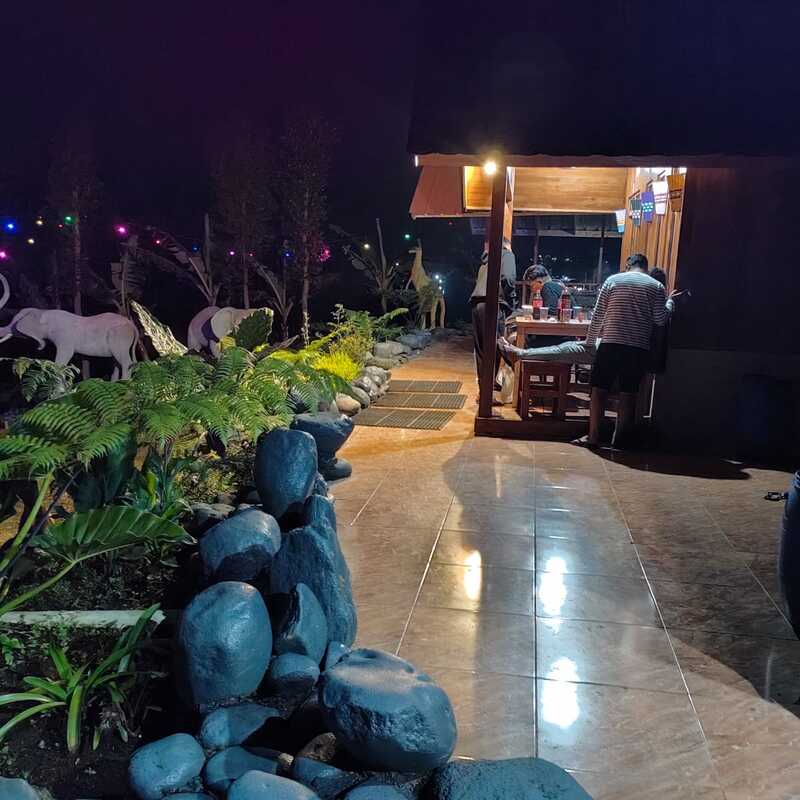 Penginapan  dimulai dari Rp 700.000.- / Malam sampai dengan Rp 1.300.000.- / Malam