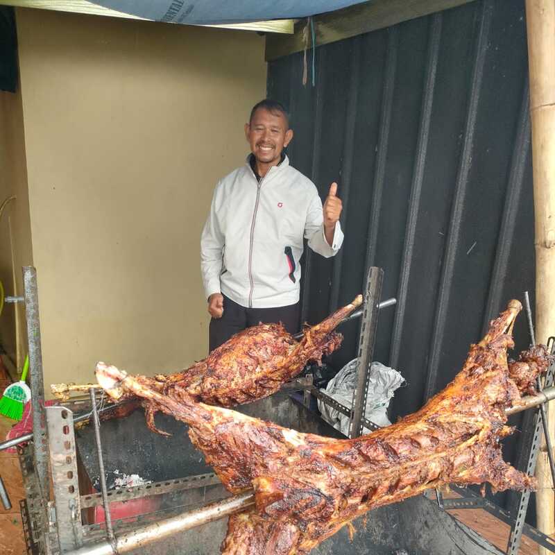 Kambing Guling & Live Music Rp 2.500.000 / 1 Paket